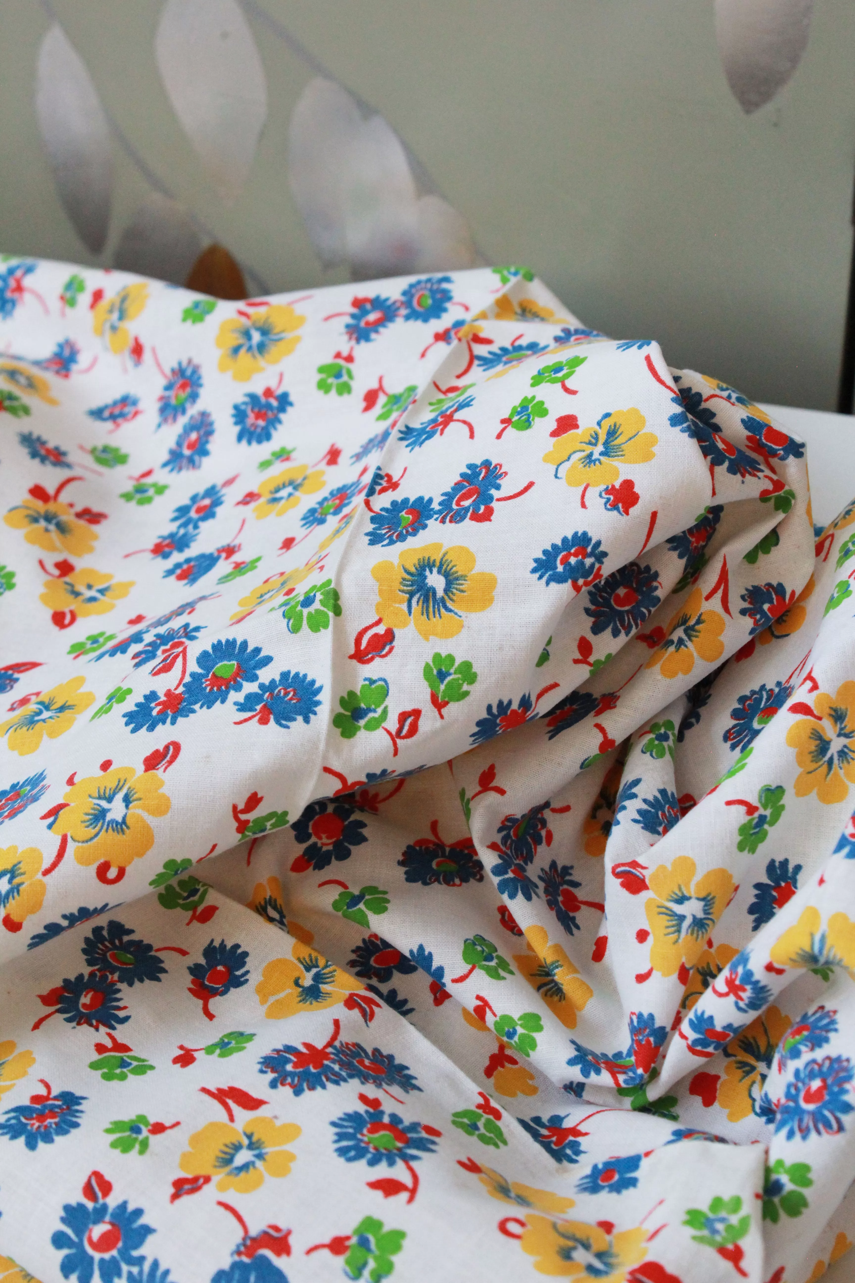 1940s Feedsack Fabric in Primary Colour Flowers, Red, Blue, Green, Yellow. Vintage Fabric, Mid Century