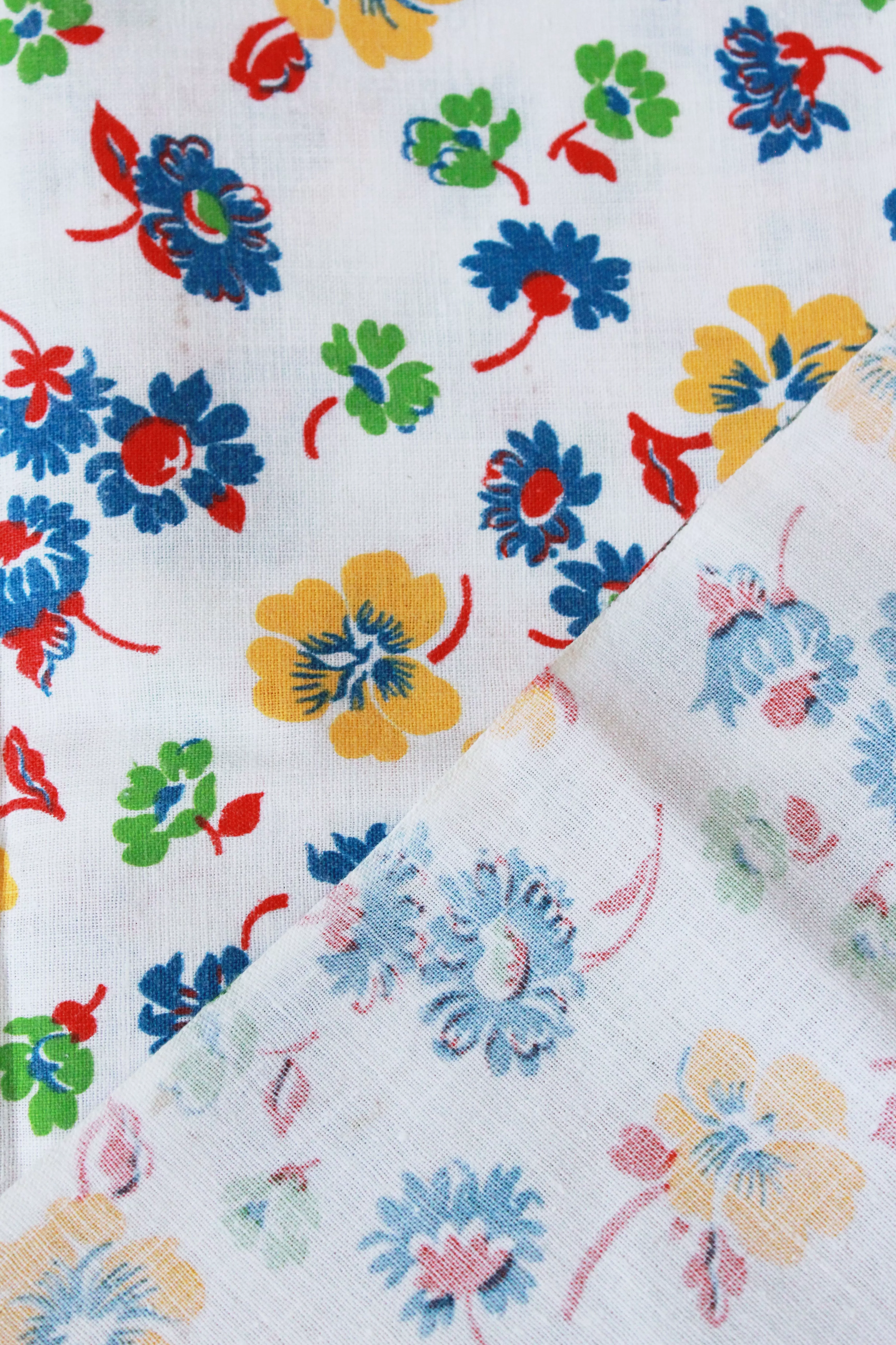 1940s Feedsack Fabric in Primary Colour Flowers, Red, Blue, Green, Yellow. Vintage Fabric, Mid Century