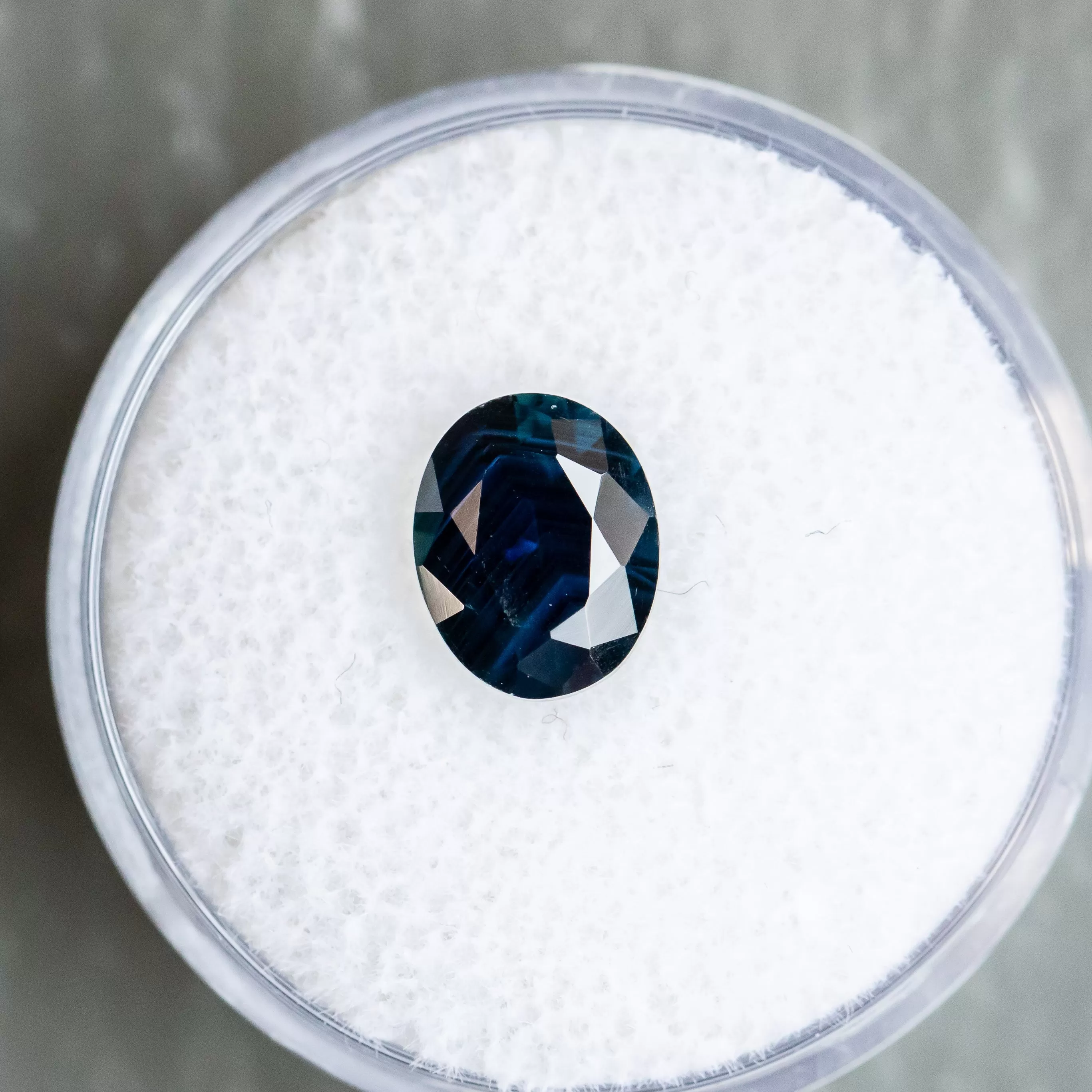 2.38CT OVAL NIGERIAN SAPPHIRE, DEEP OCEAN BLUE WITH GROWTH LINES, 8.59X6.9X4.82MM, UNTREATED