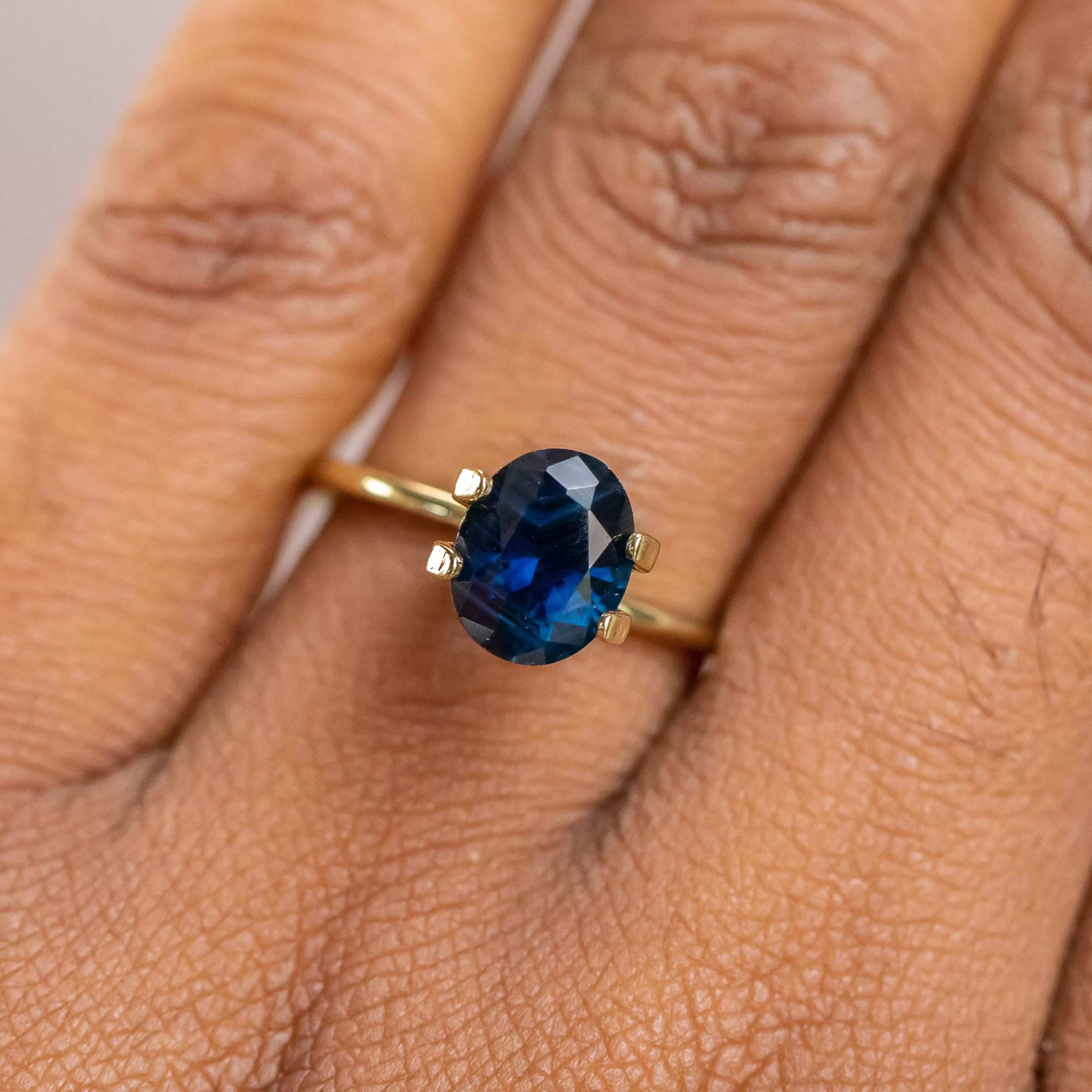 2.38CT OVAL NIGERIAN SAPPHIRE, DEEP OCEAN BLUE WITH GROWTH LINES, 8.59X6.9X4.82MM, UNTREATED