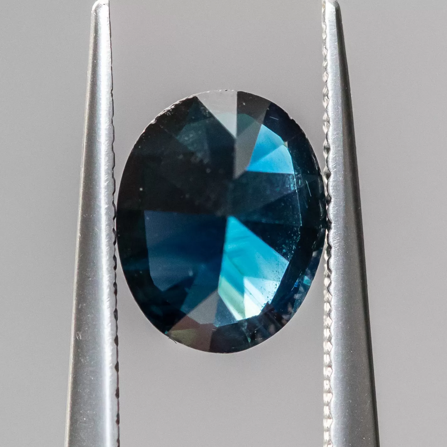 2.38CT OVAL NIGERIAN SAPPHIRE, DEEP OCEAN BLUE WITH GROWTH LINES, 8.59X6.9X4.82MM, UNTREATED