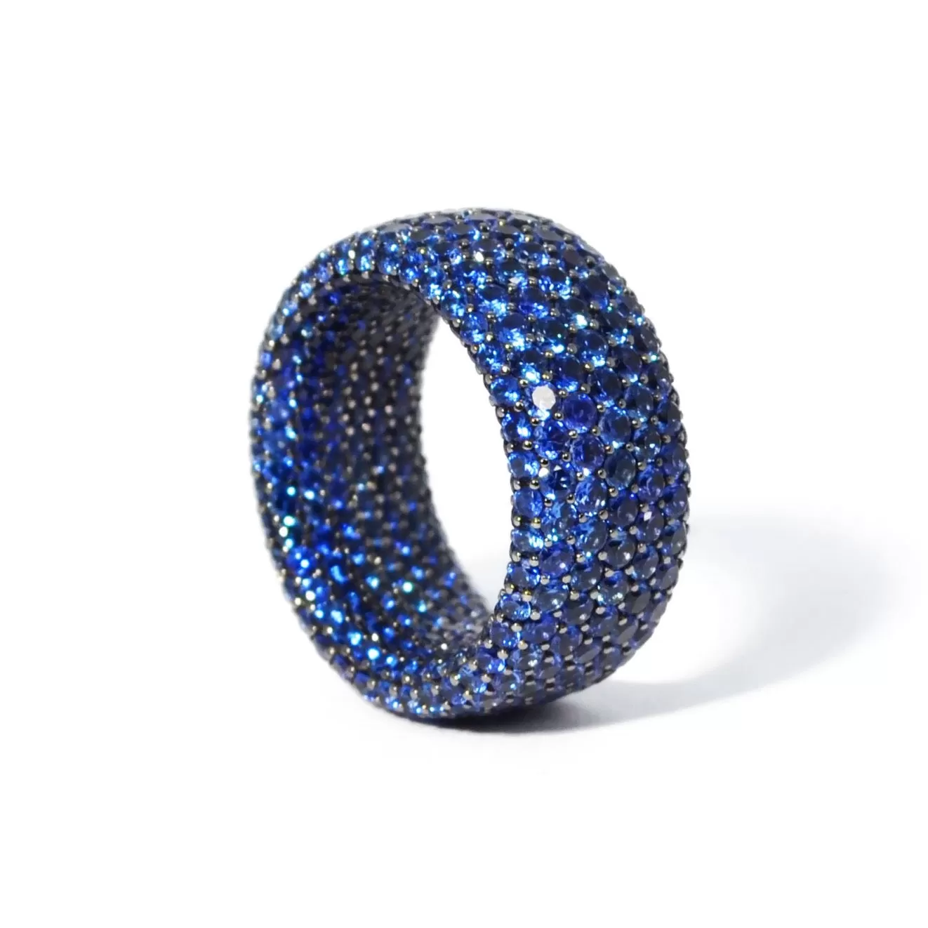 Eclat Jewels - Inside & Out - Blue Sapphire Band Ring, 18k Blackened Gold