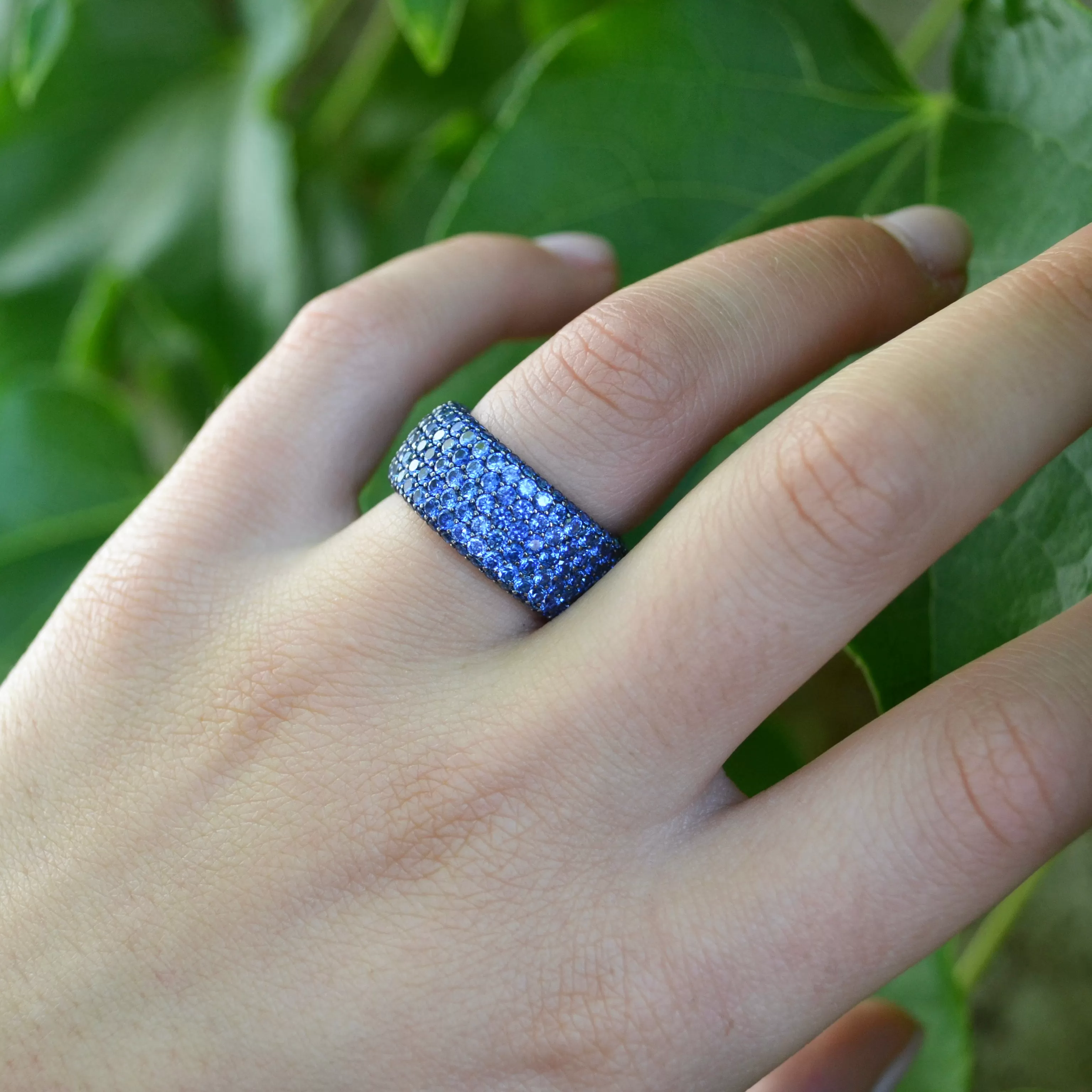 Eclat Jewels - Inside & Out - Blue Sapphire Band Ring, 18k Blackened Gold