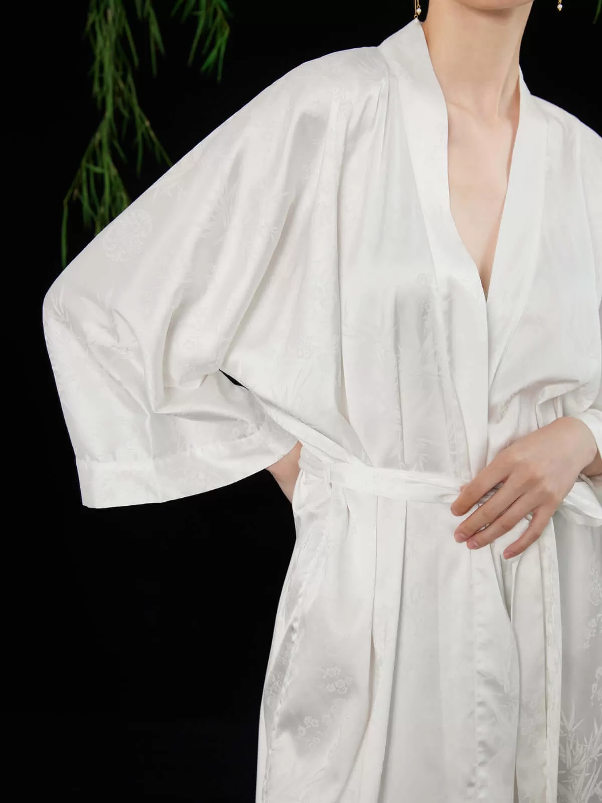 Oriental Jacquard Robe White